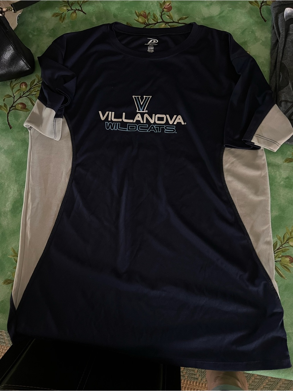 Villanova Wildcats performance shirt